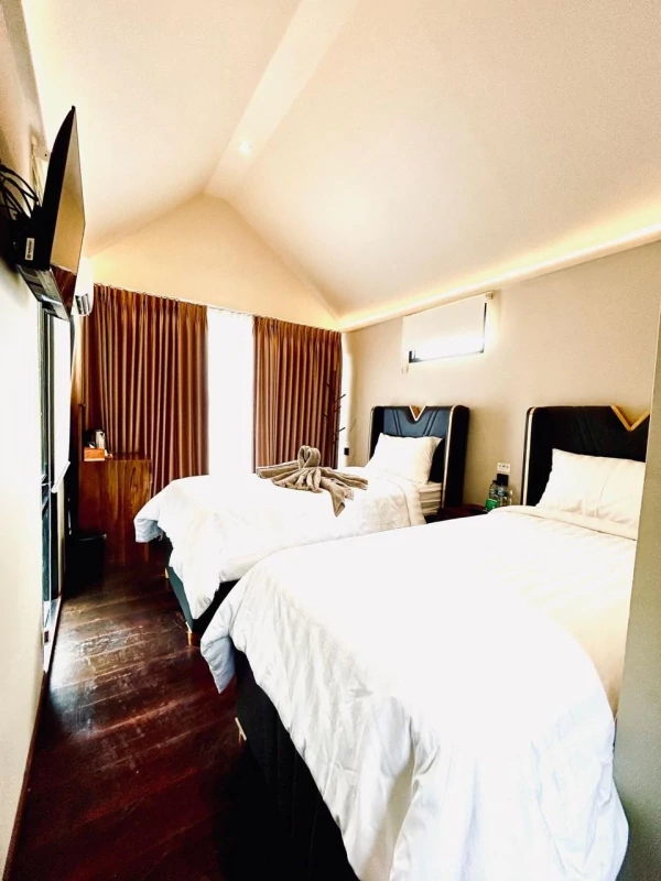 SHAPPIRE CABIN